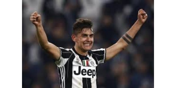 Dybala maakt een OK  -gebaar om vrede te melden